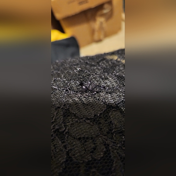 BEAUTIFUL BLACK LACE RUFFLE BLOUSE - Picture 6 of 8